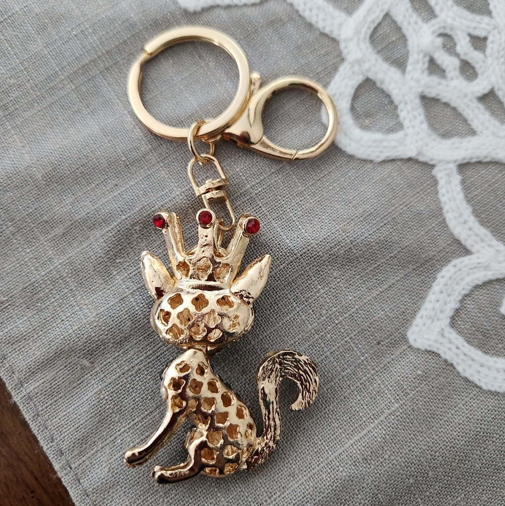 💥SALE💥Crowned Rhinestone Fox Keychain - Picture 3 of 3